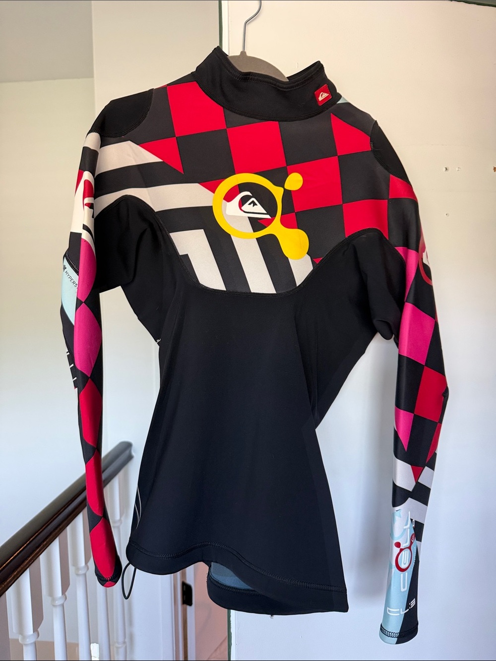 Quiksilver Mens or Women's Black, Red & Pink Long-Sleeve wetsuit top